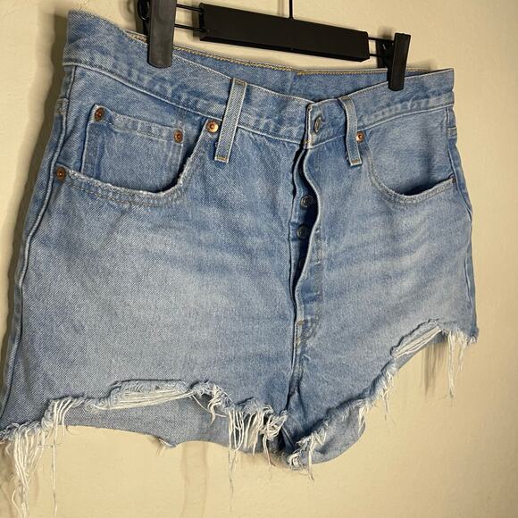 Levi’s 501 Denim Cutoff Button Fly Shorts Women’s - Size W33 - Picture 2 of 6
